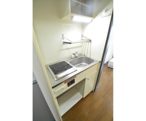 岸和田市春木旭町の賃貸マンションのキッチン|コンパクトなキッチンで掃除もラクラク