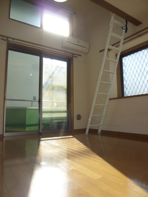 オリーブハウスの居間・リビング