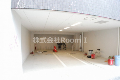 【駐車場】 | SERENiTE北浜 | 車をお持ちの方に嬉しい駐車場付きの物件です