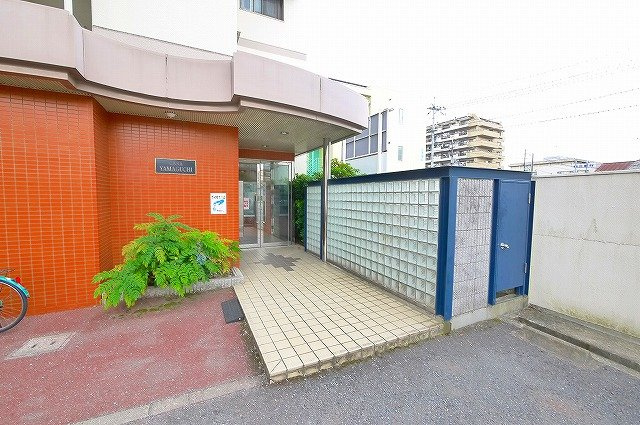 カーサヤマグチのエントランス|オートロック完備のエントランスです