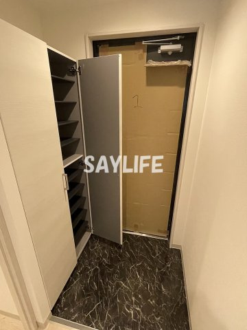 アーク緑橋の玄関