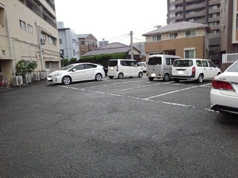 大野ビルの駐車場