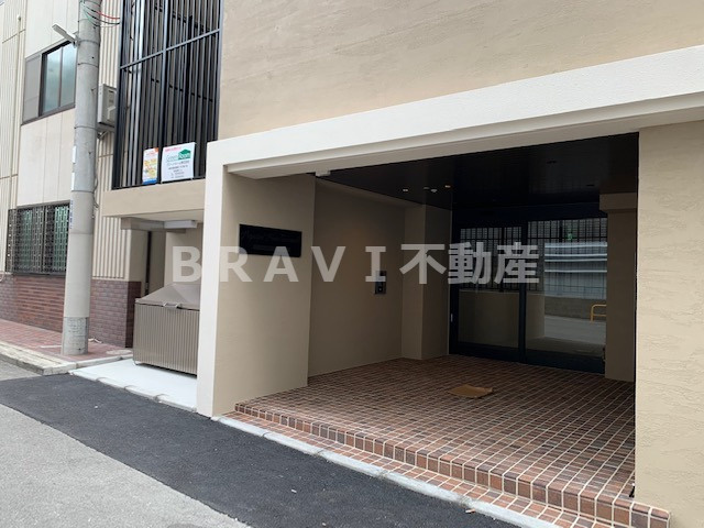 Perpetual Peace 谷町 （パーペチュアルピース谷町）BRAVI不動産のエントランス|【パーペチュアルピース谷町】落ち着いたエントランスです