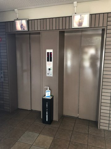 フェルティ・パーク泉大津のエントランス|エレベーター２基ございます！