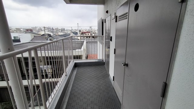 ユニハイツ新深江のその他共用部分|玄関前通路です。