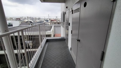 【その他共用部分】 | ユニハイツ新深江 | 玄関前通路です。