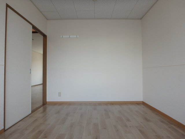 フォンティーヌＡの洋室|西中新田　フォンテーヌＡ　2ＬＤＫ　洋室
