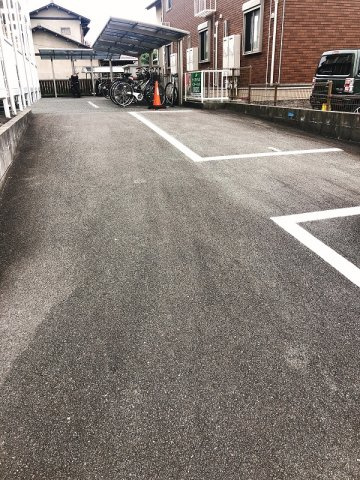 ピアコート栗真の駐車場