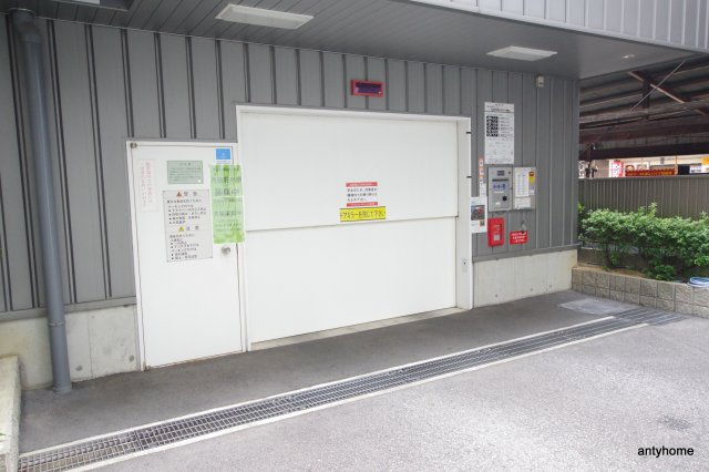 ドルチェヴィータ1　仲介手数料無料の駐車場