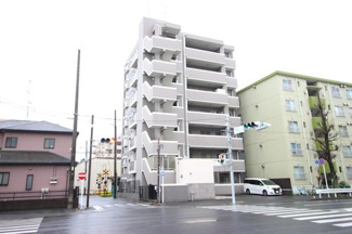 【外観】 | 川崎大師駅徒歩4分の好立地に建つマンション外観です！安心の新耐震基準で建築されたマンションです♪