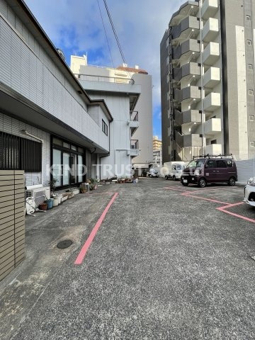 ハイツ田中の駐車場|駐車場があるので、車を買う予定の方も安心です