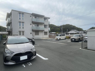 【駐車場】