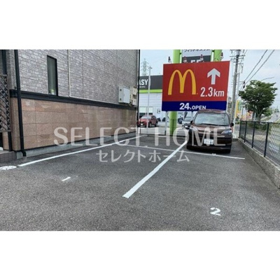 【駐車場】 | Ｂｒａｎｃｈｅ‘上地 | 車をお持ちの方に嬉しい駐車場付きの物件です