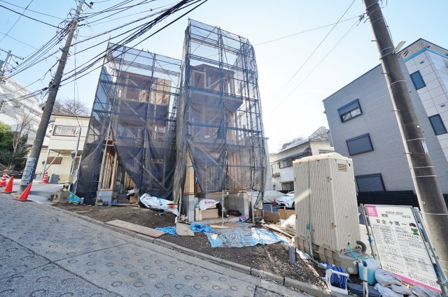 保土ヶ谷区西久保町　全２棟新築戸建の外観|現在建築中、2022年3月完成予定です