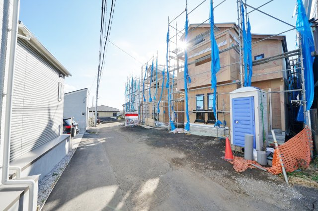 高台の閑静な住宅街♪保土ケ谷区桜ケ丘1丁目　全８棟新築戸建の前面道路含む現地写真|周辺は落ち着いた雰囲気の住宅街です