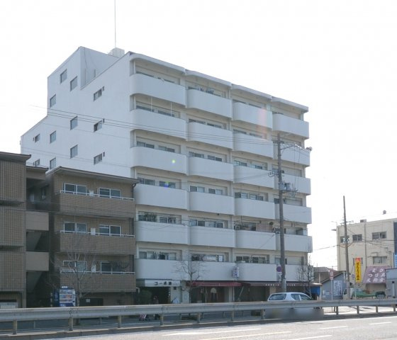 コーポ湊マンションの外観