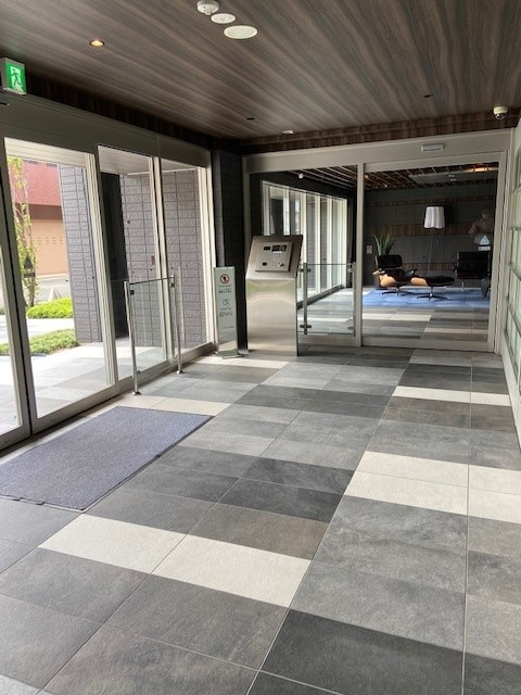 レーベン福井LEVISTAのエントランス