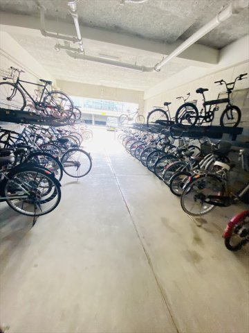 ロワールマンションアール・板付壱番館の駐車場