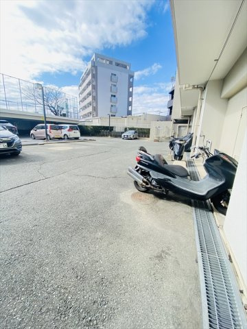 ロワールマンションアール・板付壱番館の駐車場