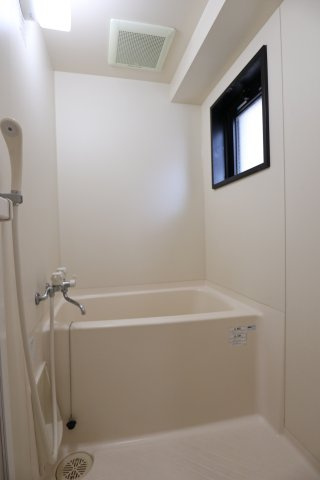 ダイナコートグランドエスタディオ　５階の浴室|別号室のものです。現状優先です。