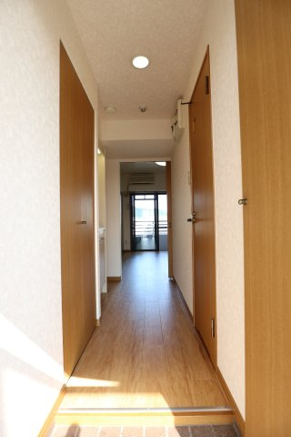 ダイナコートグランドエスタディオ　５階の玄関|別号室のものです。現状優先です。