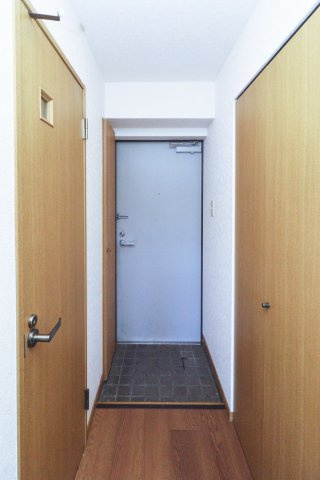 ダイナコートグランドエスタディオ　５階の玄関|別号室のものです。現状優先です。
