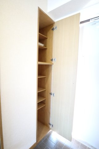 ダイナコートグランドエスタディオ　５階の収納|別号室のものです。現状優先です。