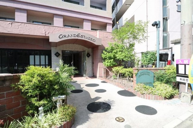 ダイナコートグランドエスタディオ　５階のエントランス