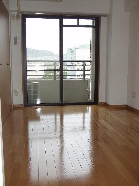 ダイナコートグランドエスタディオ　５階の居間・リビング|初期費用分割可能です。別号室のものです。現状優先です。