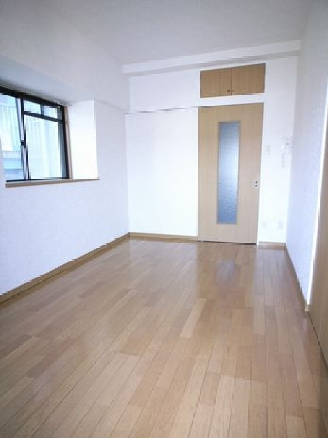 ダイナコートグランドエスタディオ　５階の居間・リビング|別号室のものです。現状優先です。