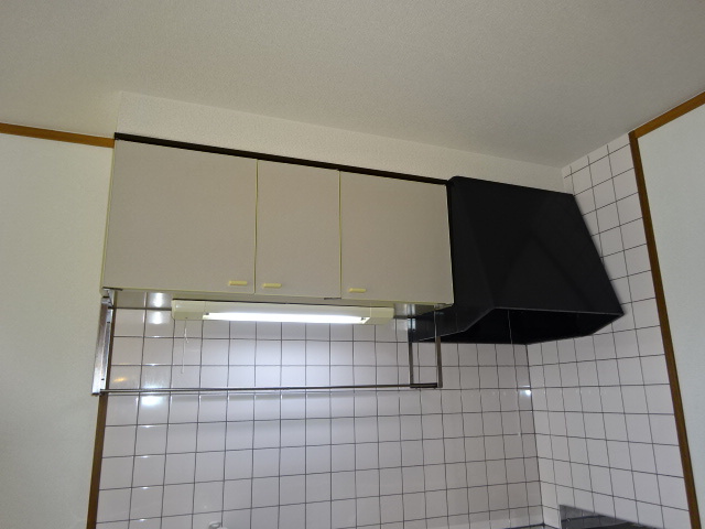 クレストール山地Bのキッチン|キッチン上収納