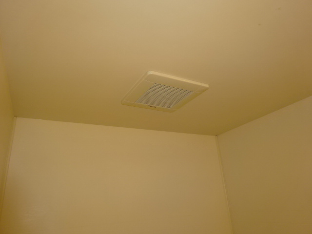 クレストール山地Bの浴室|浴室換気扇