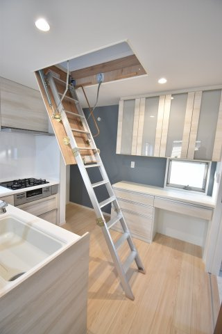 【その他】 | 板橋区西台１丁目 新築戸建 | ～完成済 最終１棟　即内覧可～
■公道２面接道で日当たり良好