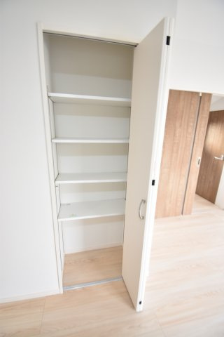 【収納】 | 板橋区西台１丁目 新築戸建 | ～完成済 最終１棟　即内覧可～
■公道２面接道で日当たり良好