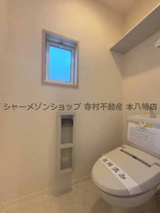 タプローコートＡのトイレ|多機能温水洗浄便座♪上部には収納板を設置♪