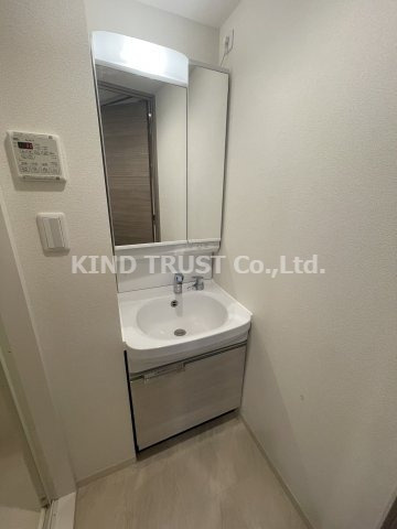 プレサンス梅田ヴェルテの洗面所|明るい洗面所です