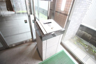 【エントランス】 | 防犯上安心のオートロック機能付きマンションです♪