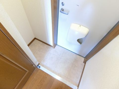 エステラグーナ七番館の玄関|同物件別部屋