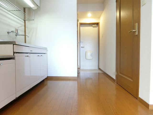 エステラグーナ七番館のキッチン|同物件別部屋