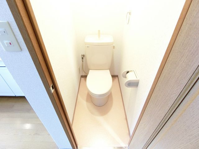 エステラグーナ七番館のトイレ|同物件別部屋
