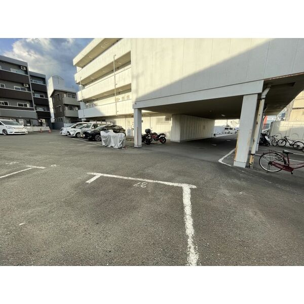 ラーク安田PARTⅡの駐車場