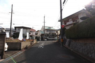 【前面道路含む現地写真】