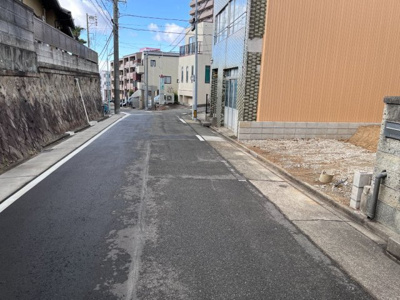 【前面道路含む現地写真】 | 昭和区円上町第2期　全1棟　1号棟＜仲介手数料無料＞村雲小・円上中　新築一戸建て | 12/24撮影
住宅ローンアドバイザーの村田です。住宅ローン審査が通らなかった方、あきらめる前にご相談ください。