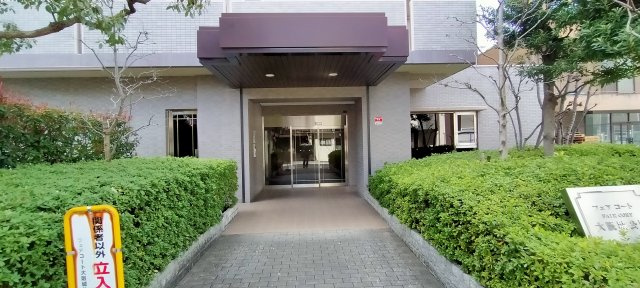 フェアコート大阪城公園のエントランス|落ち着いたエントランスです。