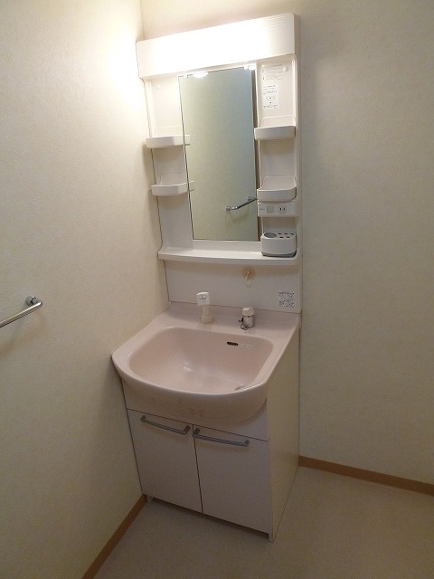 グリーンマンション【キャッシュバック対象物件】の独立洗面台|独立洗面台、朝の身支度には欠かせません