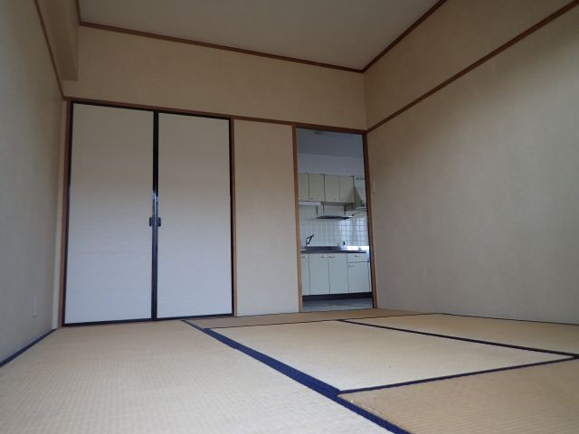 ピアノ第一ビルの和室