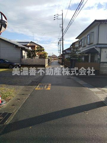 ５８１１２　本巣市仏生寺土地の前面道路含む現地写真