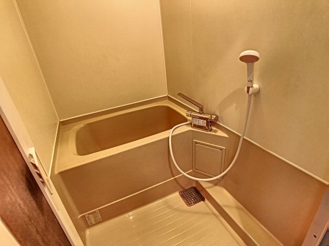 ワインレッド、マジックの浴室|洗い場と湯舟が別々なのでゆったりと入浴できます