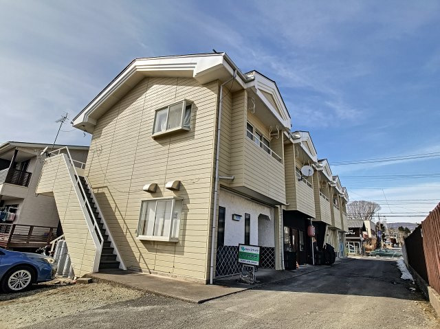 ワインレッド、マジックの外観|物件の外観です