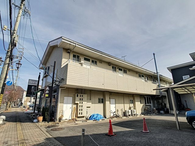 ワインレッド、マジックの外観|落ち着いた雰囲気の外観です